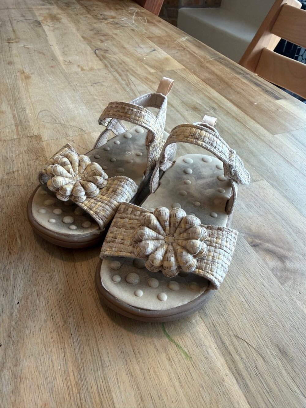 Carter's Arwen Toddler Sandals 5M Woven Flower Ankle Strap Tan